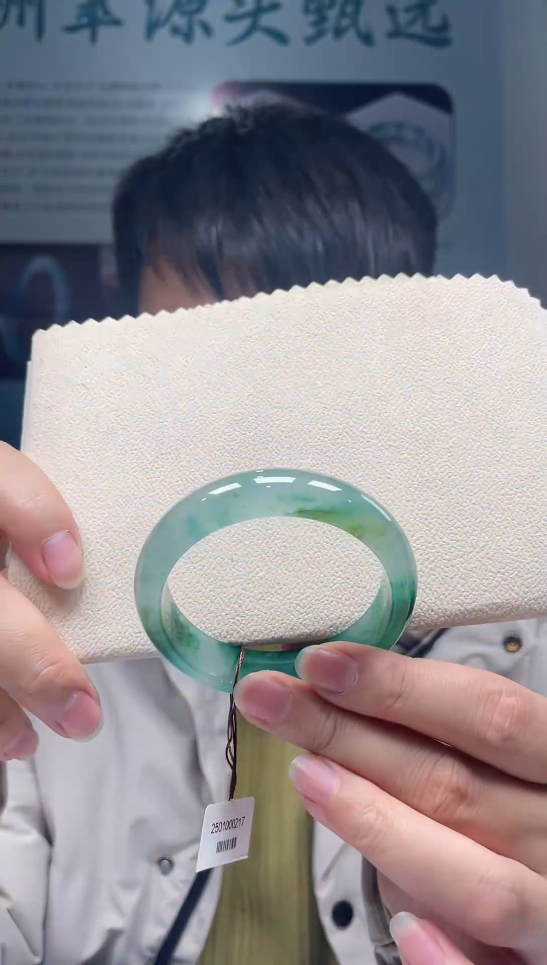 【闪购商品】石英质玉手镯未镶嵌非洲翠手镯多样性发货