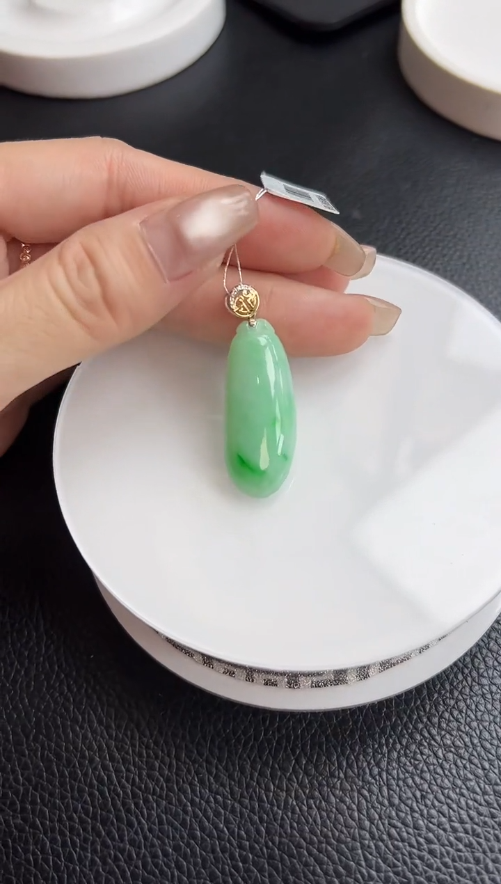 【闪购商品】翡翠颈饰18K金镶嵌福瓜