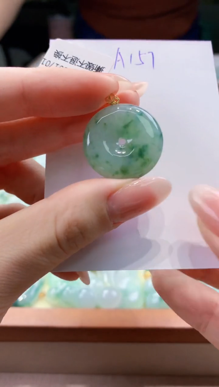 翡翠18K金镶嵌颈饰天然缅甸a货翡翠