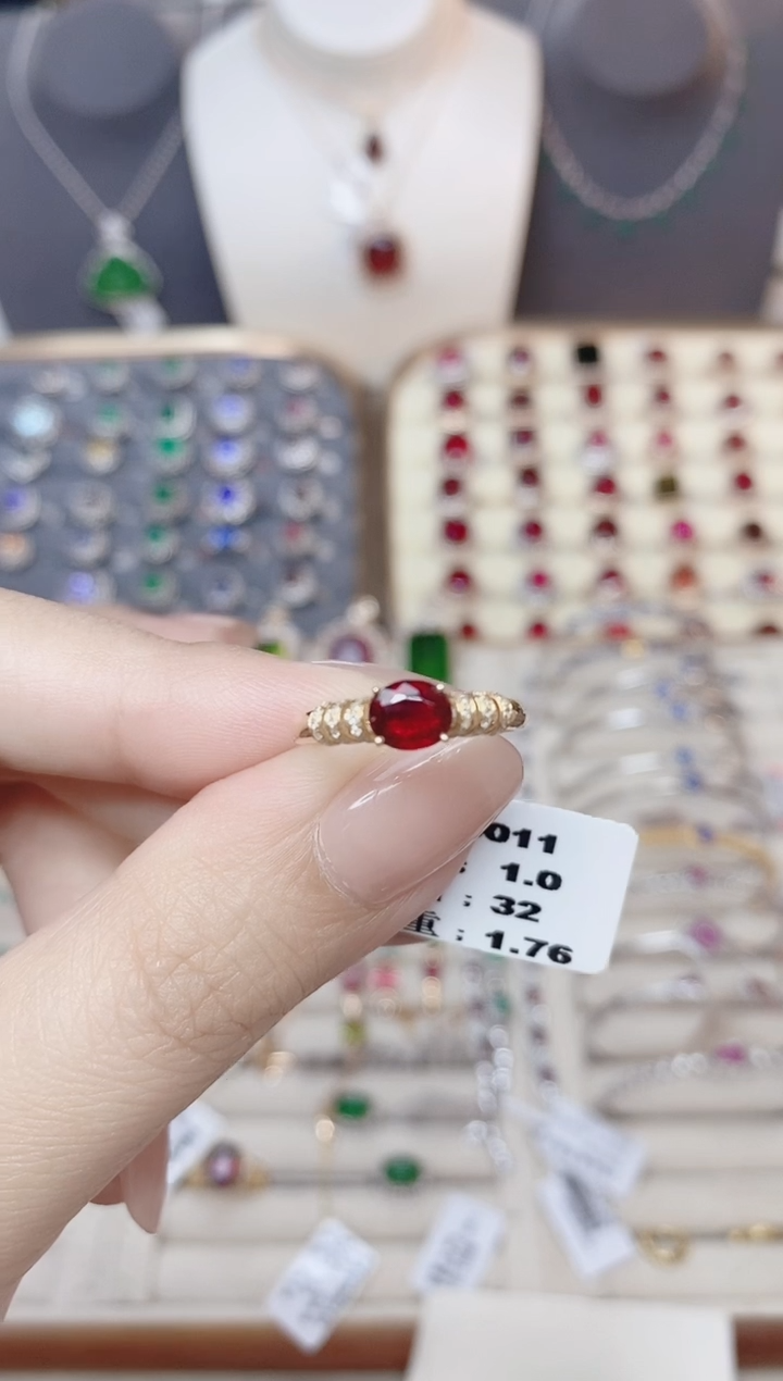 18K金镶嵌红宝石戒指红宝石1CT