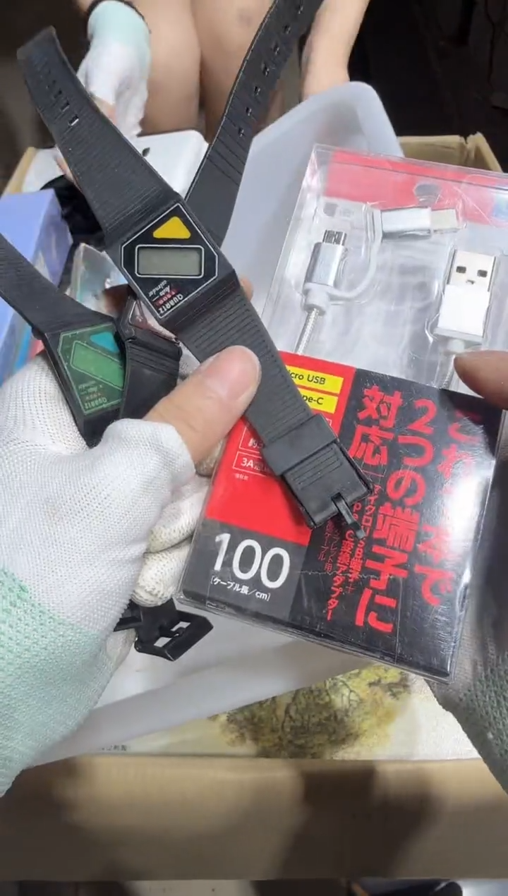 瓷片我****友  688中古商品，瑕疵品，不保好坏。