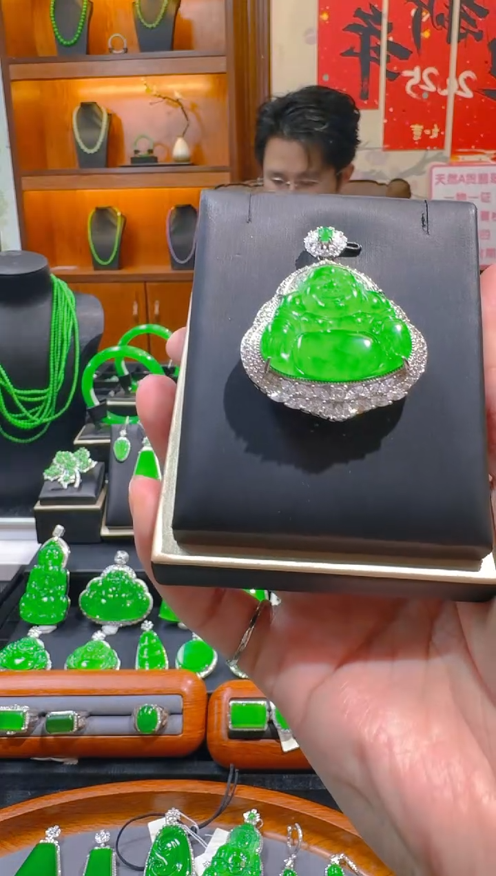 【闪购商品】翡翠吊坠(赠链)银S925镶嵌天然A货翡翠