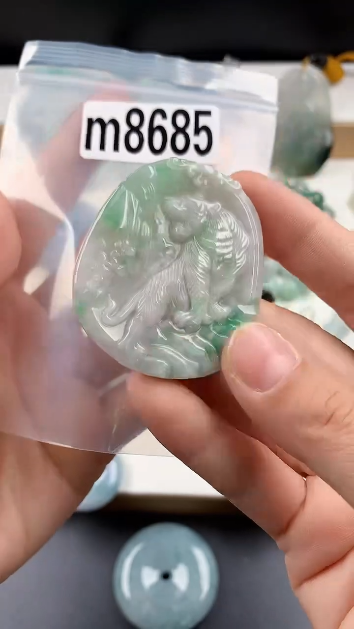 颈饰未镶嵌翡翠天然翡翠吊坠挂件