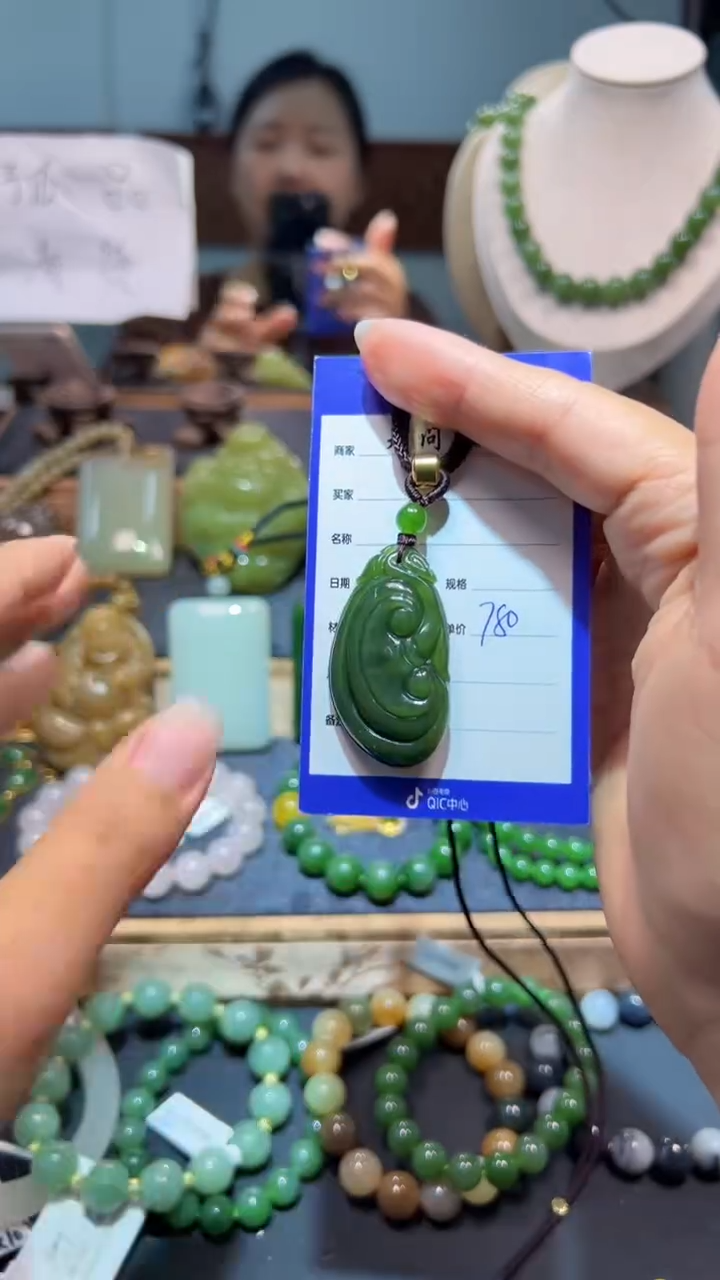 颈饰未镶嵌和田玉1