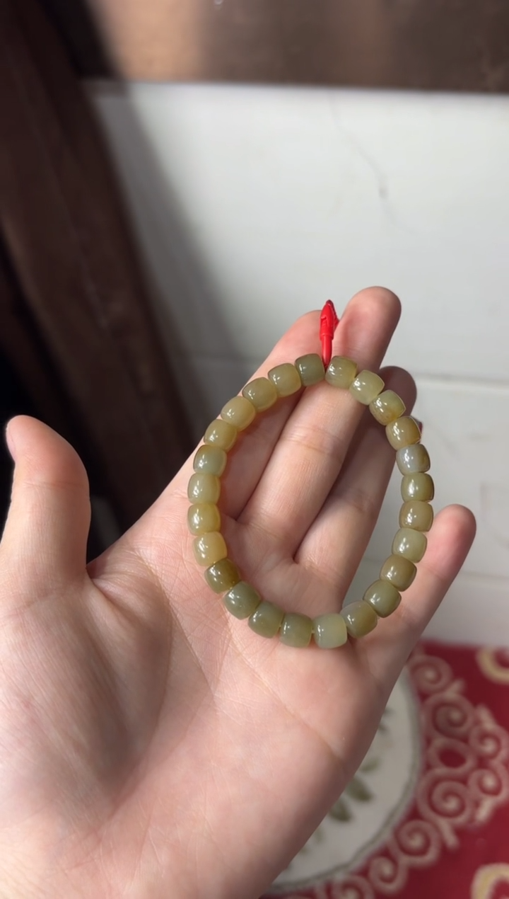 【闪购商品】和田玉手串未镶嵌且末微色差近矿卡8直切