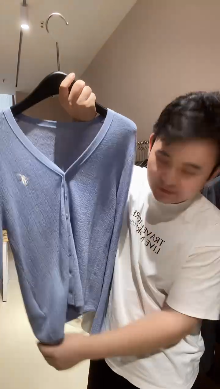 紫色羊毛开衫l码199