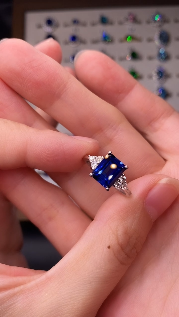 5克拉蓝宝石（处理）欧美风戒指