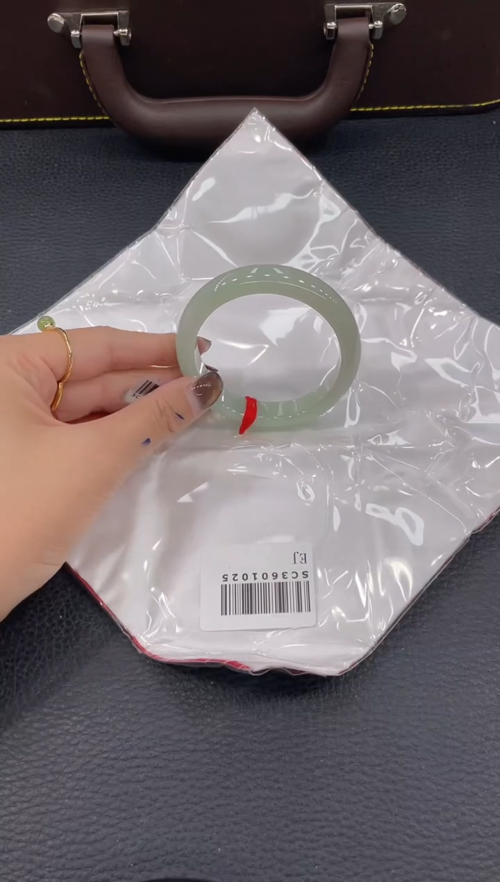 【闪购商品】翡翠手镯未镶嵌手镯
