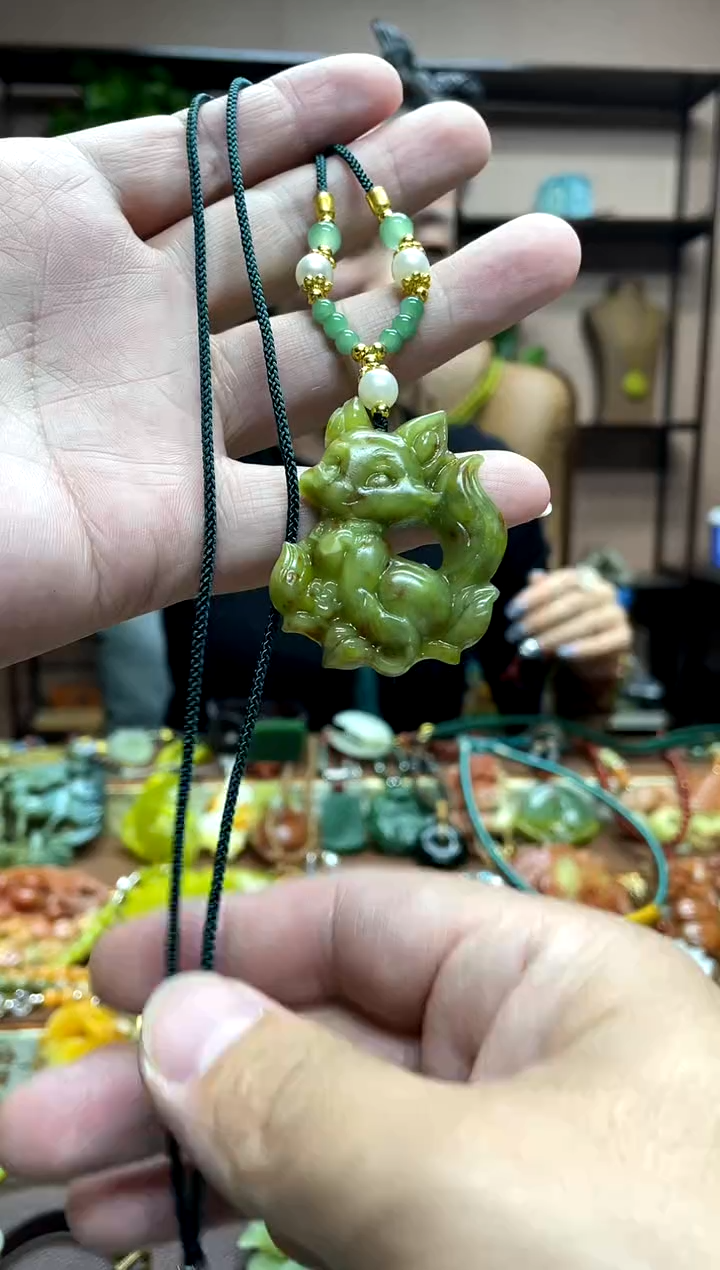 未镶嵌岫玉吊坠·1