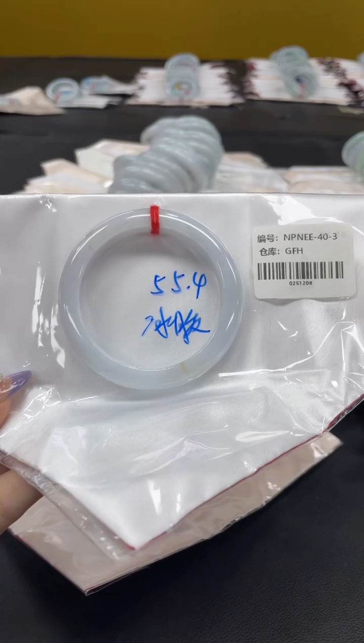 未镶嵌手镯翡翠翡翠手镯