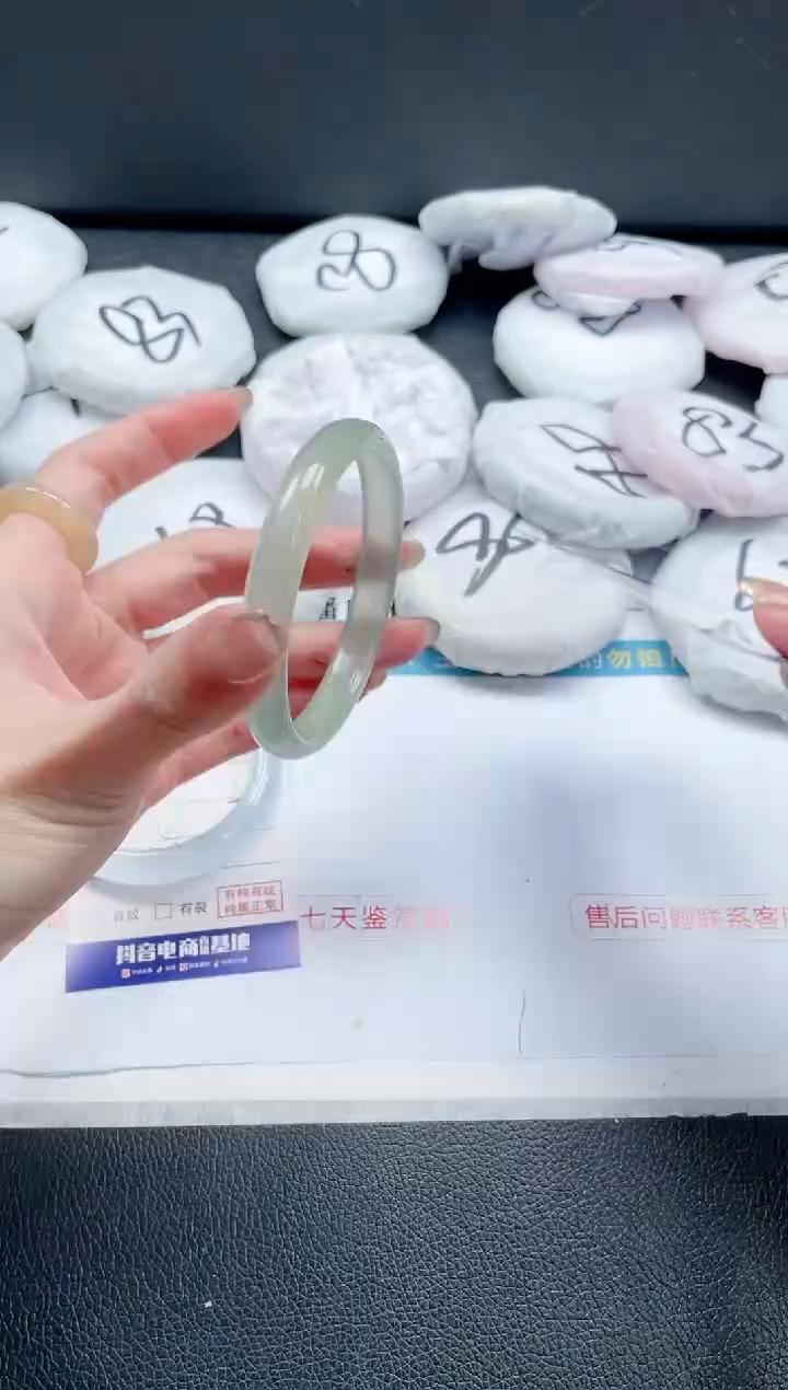 【闪购商品】石英质玉手镯未镶嵌 10J199-57