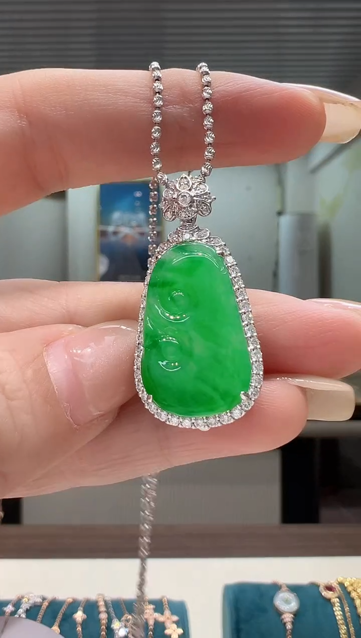 【闪购商品】翡翠吊坠(不含链)18K金镶嵌翡翠绿如意吊坠