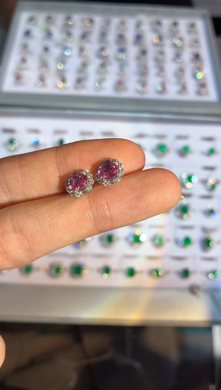 耳钉彩色蓝宝石18K金镶嵌【闪购】不低于1.0ct/多样性发货