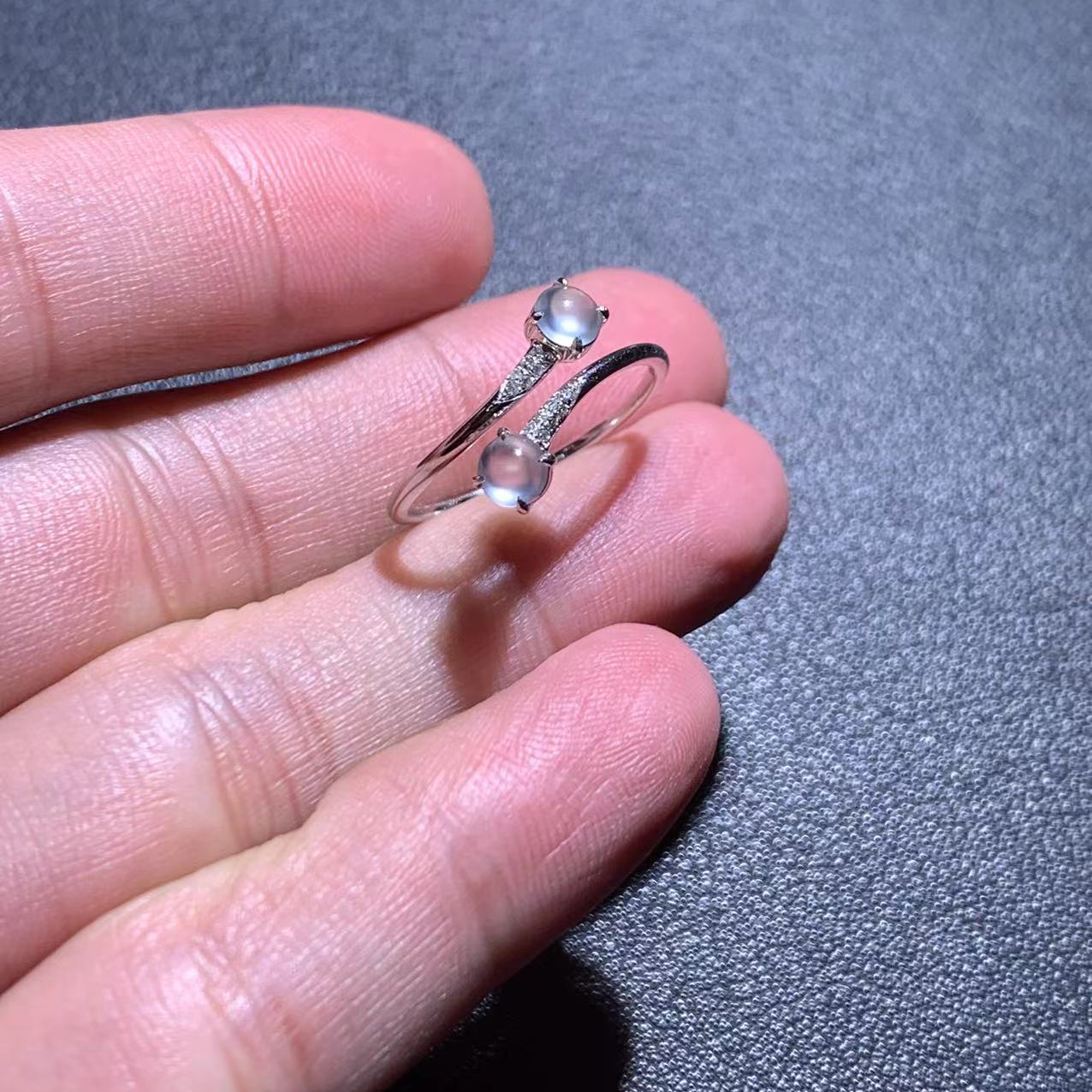 十二画 18k金镶嵌 天然A货翡翠高冰玻璃底蛋面 起强荧光 欣赏勿拍