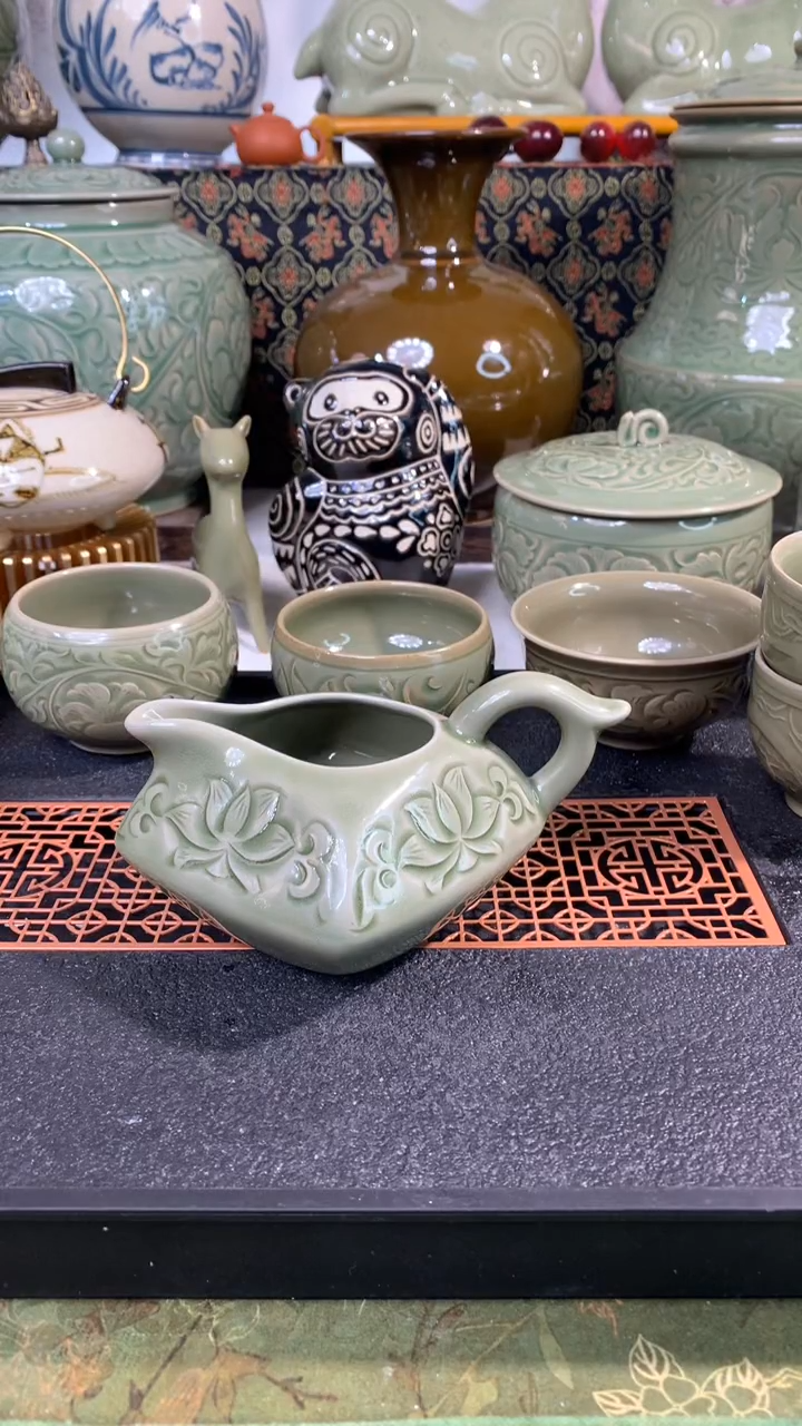 耀州窑微瑕口失圆青瓷刻花方形公道杯200CC一只