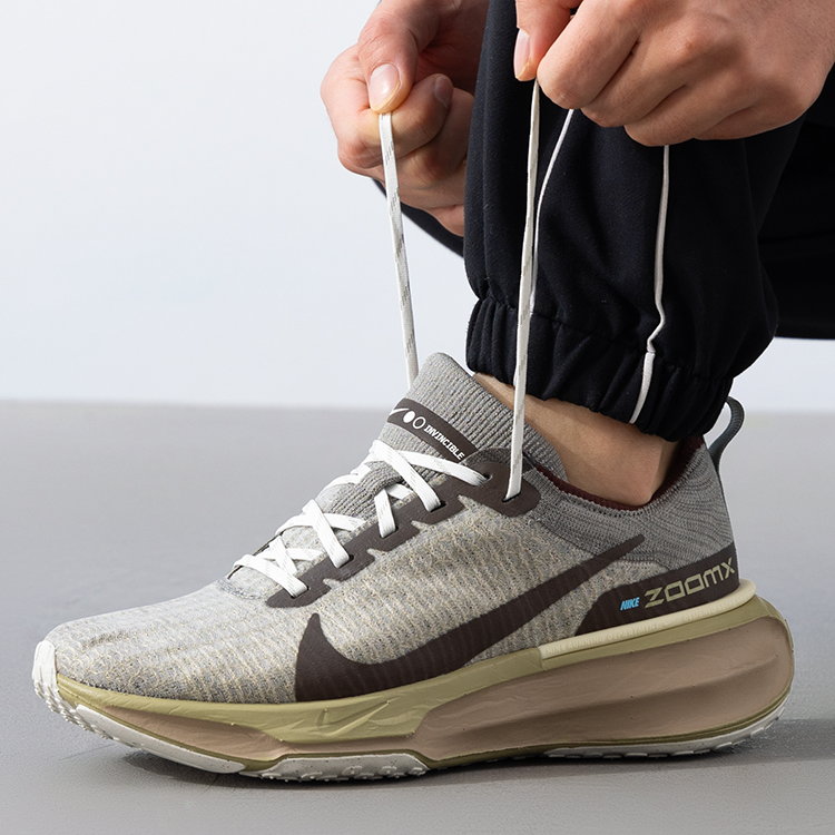 NIKE耐克跑步鞋男鞋2024新款缓震时尚轻跑鞋柔软舒适运动鞋FZ3654