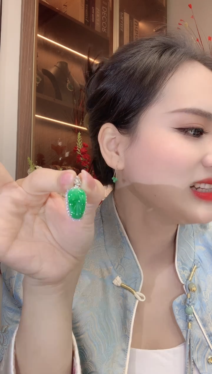 【闪购商品】翡翠吊坠(不含链)18K金镶嵌A37