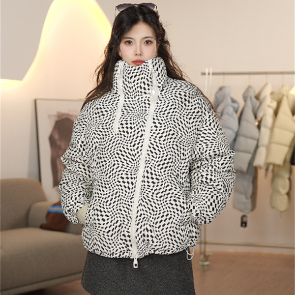 连帽短款迷彩羽绒服女2025冬季新款宽松显瘦外套简约简约百搭2251