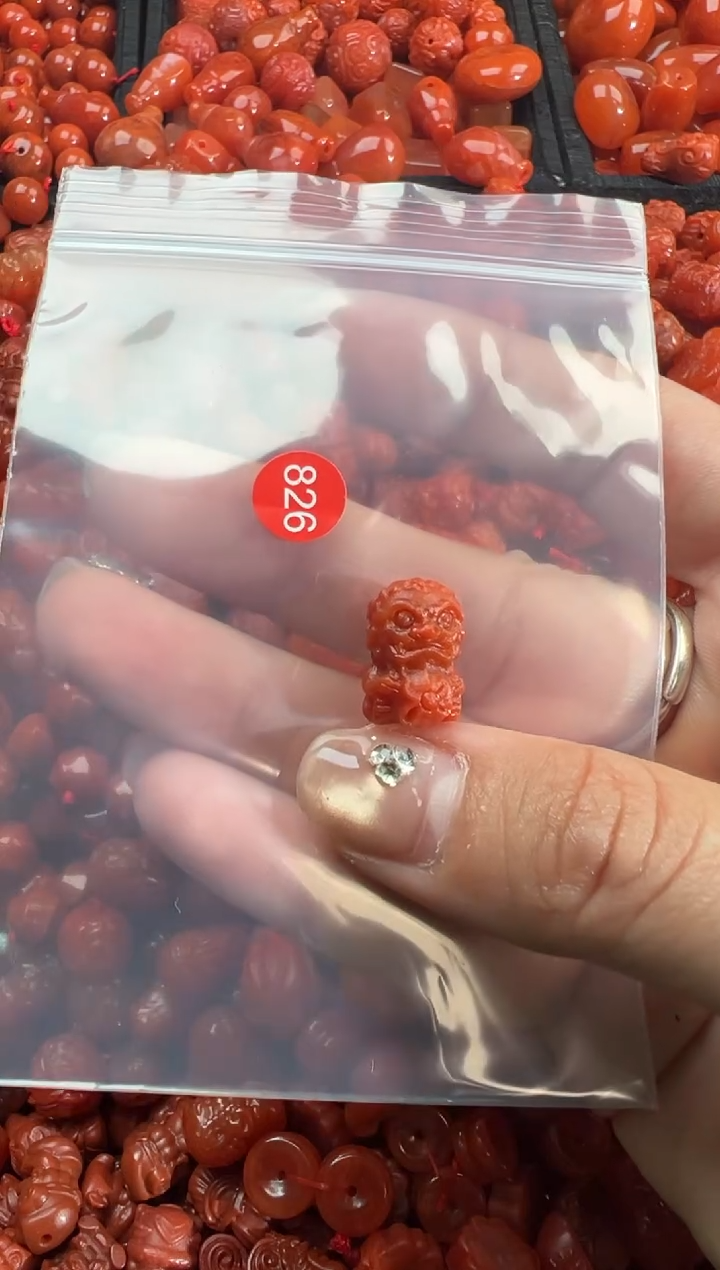 南红玛瑙未镶嵌颈饰1