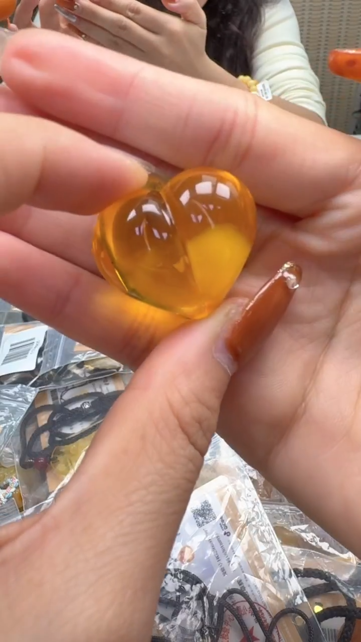 裸石琥珀未镶嵌如图