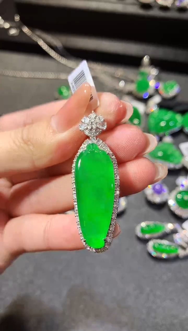 【闪购商品】翡翠吊坠(不含链)18K金镶嵌86-瓜瓜