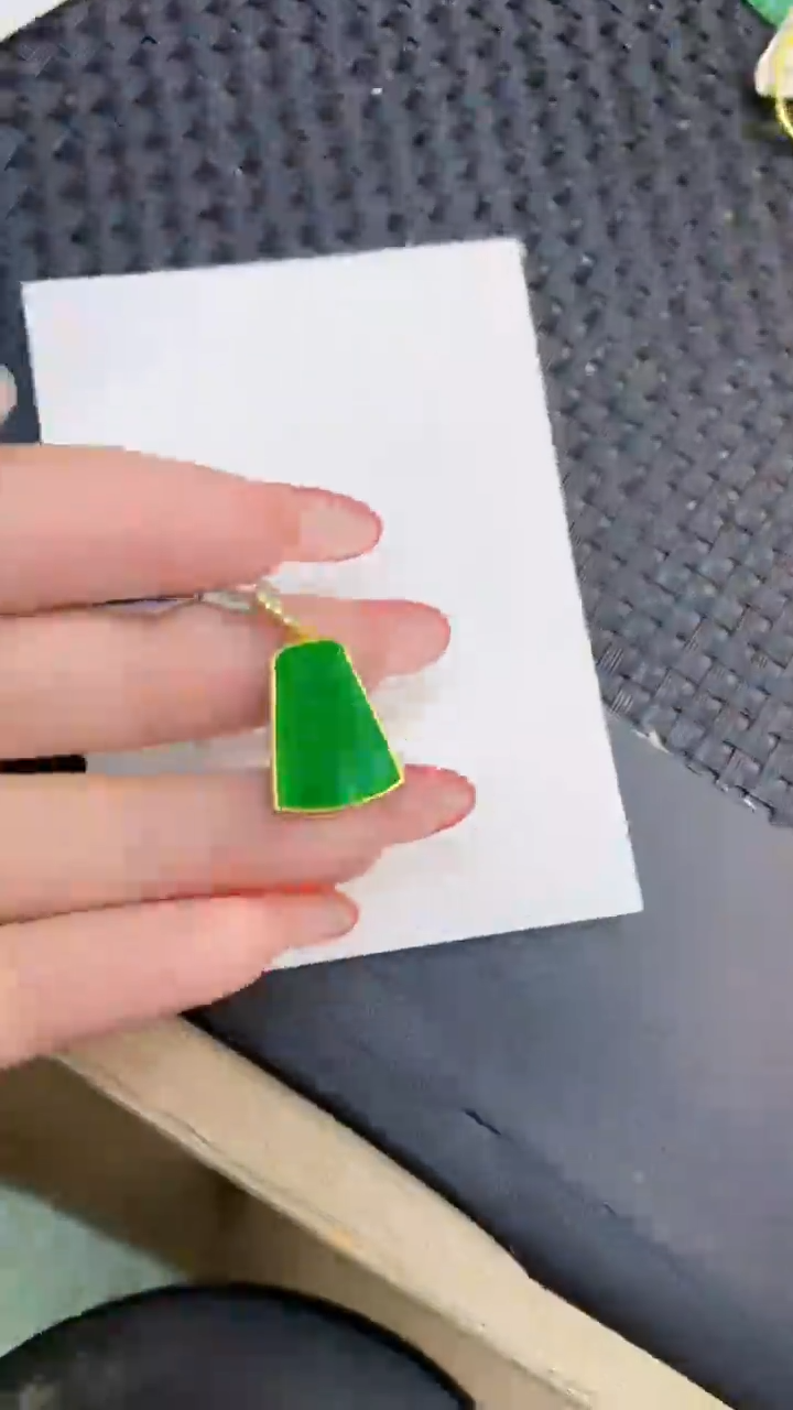颈饰未镶嵌翡翠1