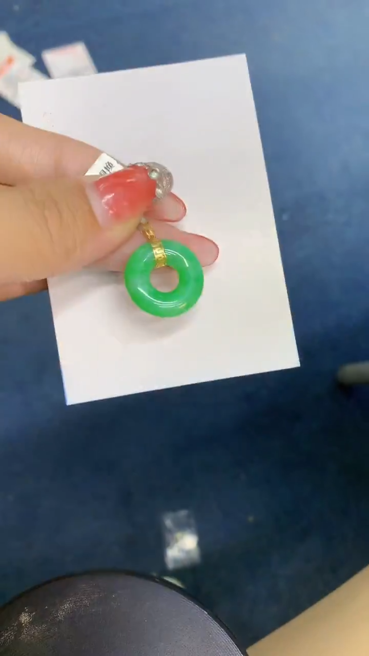 颈饰18K金镶嵌翡翠1