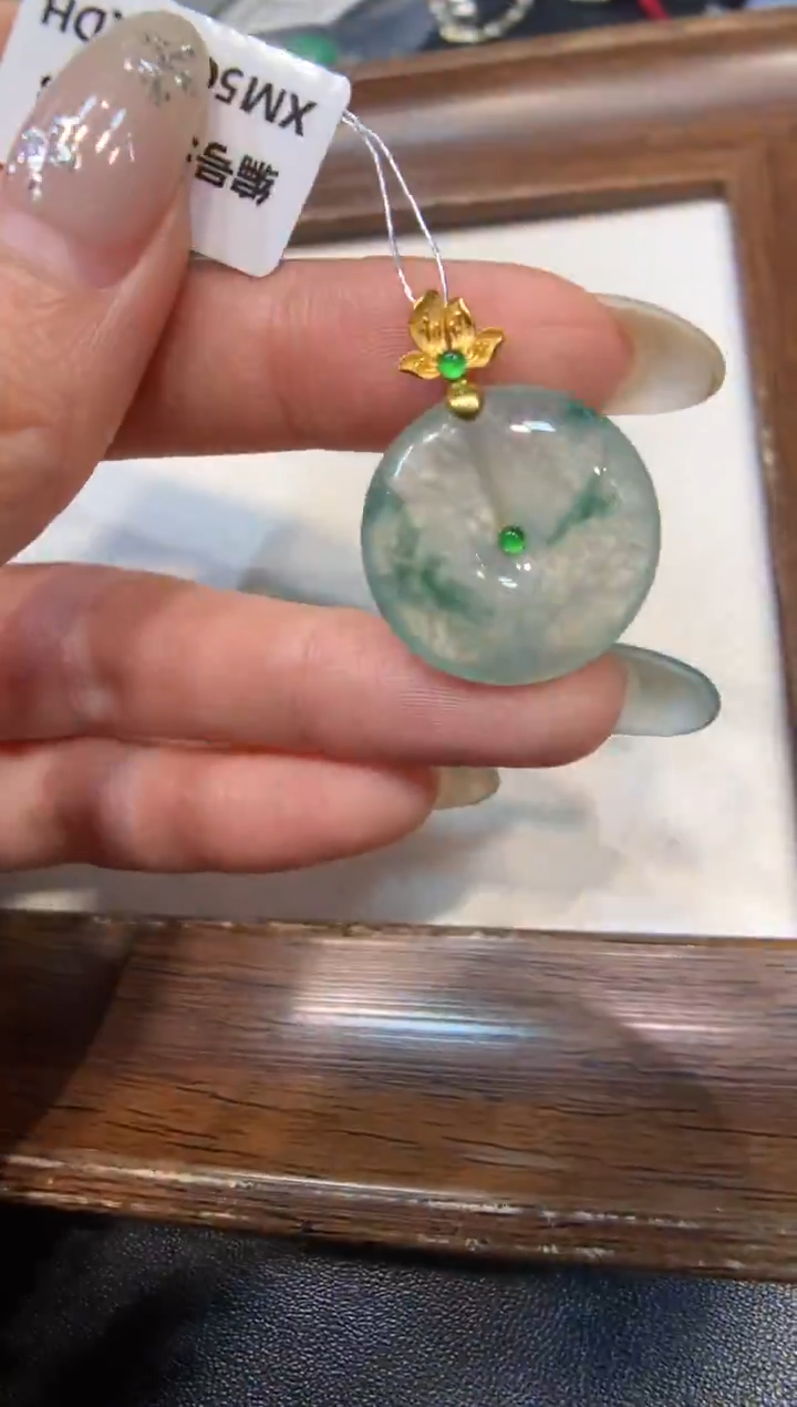 颈饰18K金镶嵌翡翠平安扣