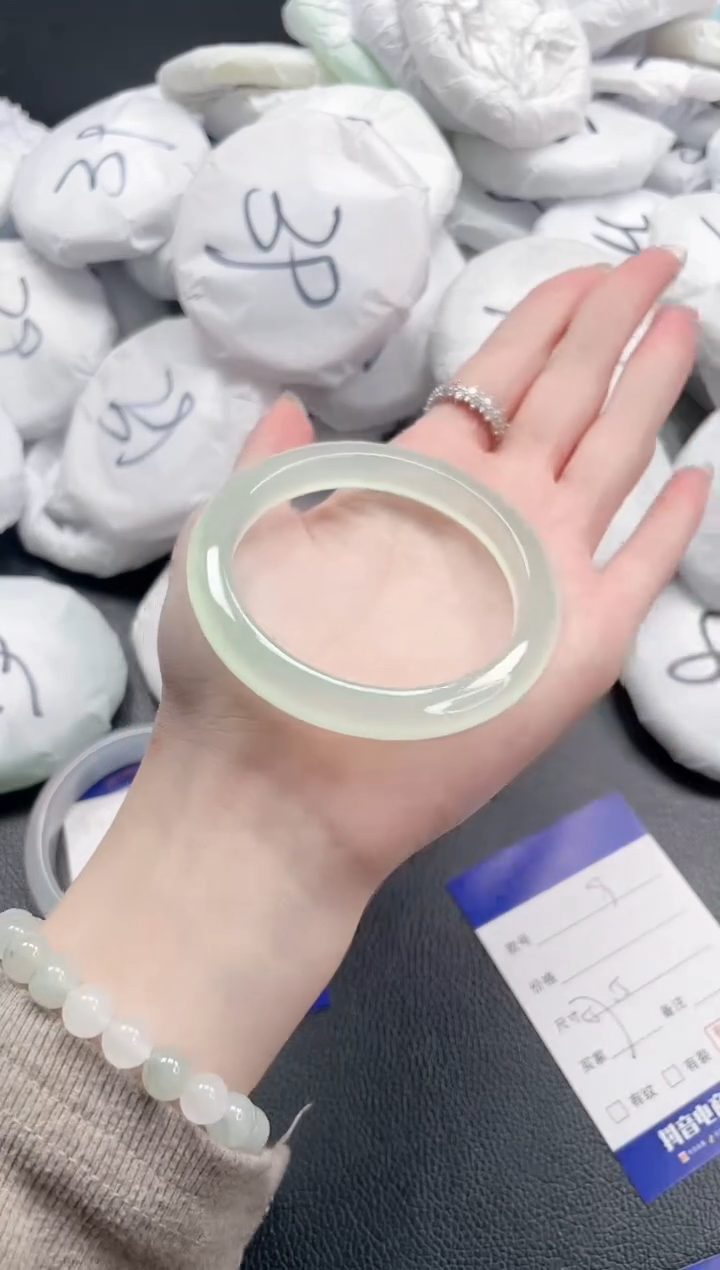 【闪购商品】石英质玉手镯未镶嵌04J09-57