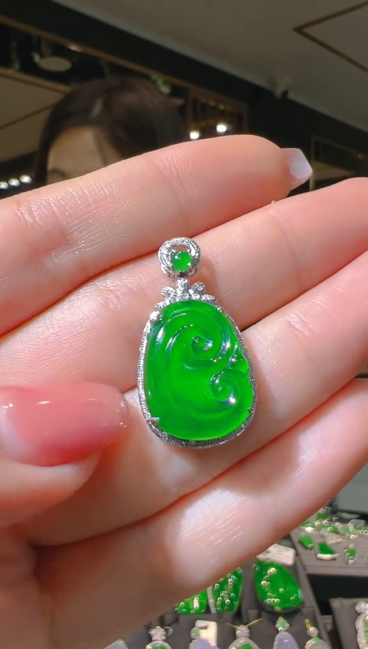 【闪购商品】翡翠吊坠(赠链)18K金镶嵌020