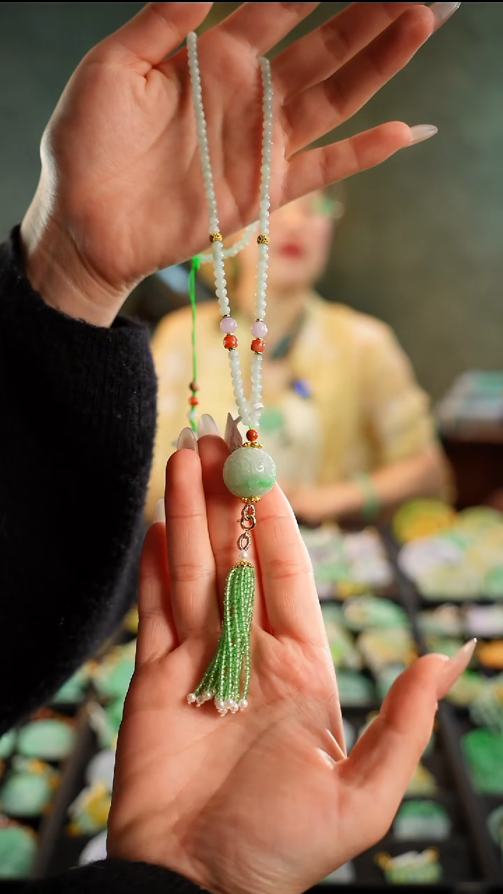 翡翠未镶嵌颈饰单珠