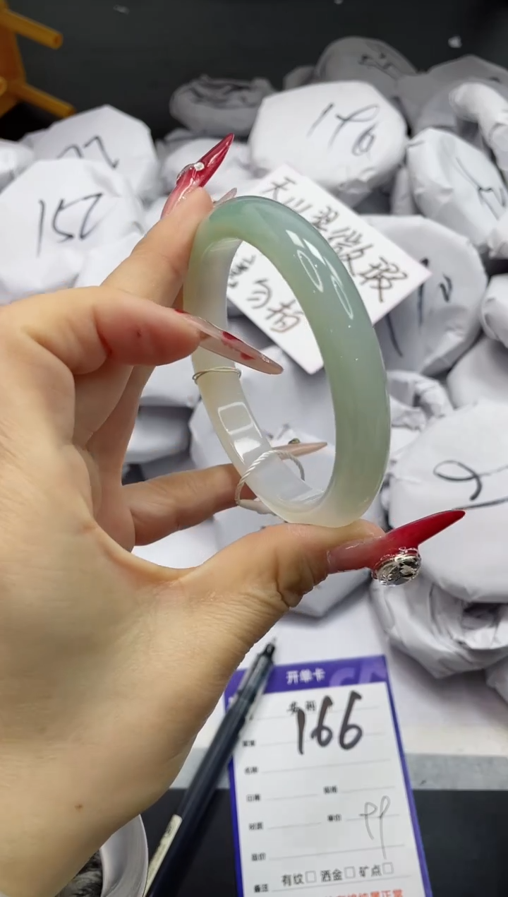 【闪购商品】石英质玉手镯未镶嵌166