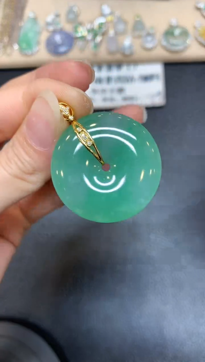 【闪购商品】翡翠颈饰18K金镶嵌平安扣【无服务费