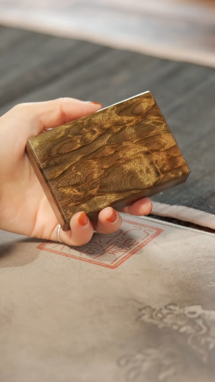 【闪购商品】金丝楠木雕137龙胆纹精工烟盒