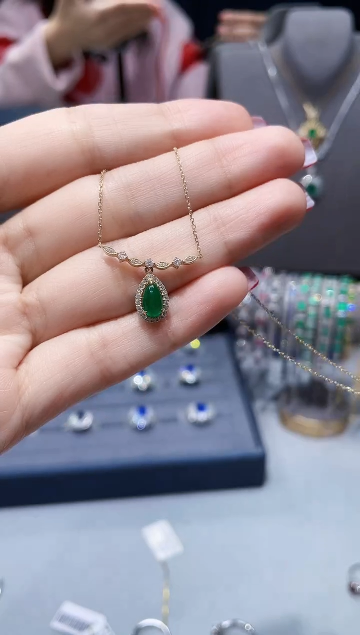 【闪购商品】祖母绿项链18K金镶嵌0.75克拉