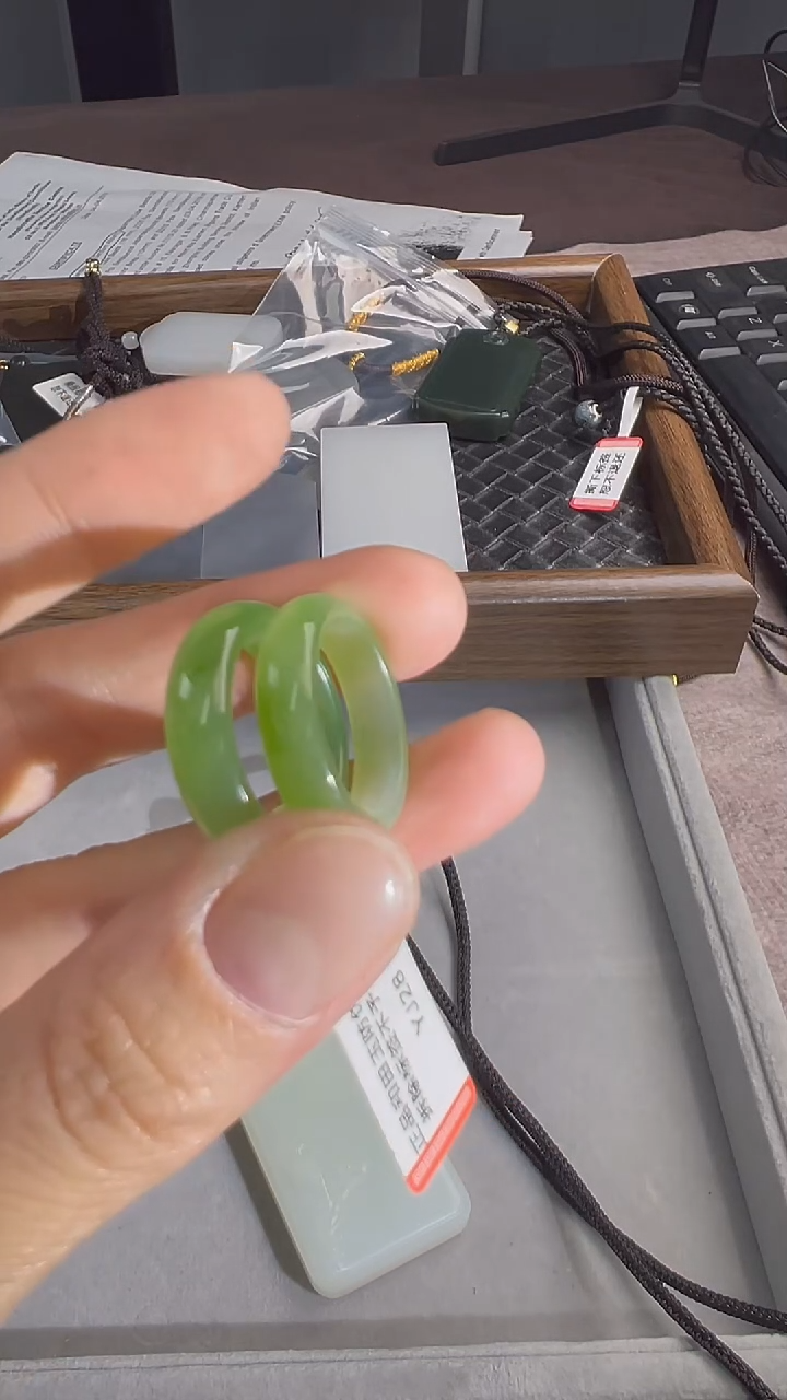 未镶嵌戒指和田玉苹果绿戒圈多样性发一