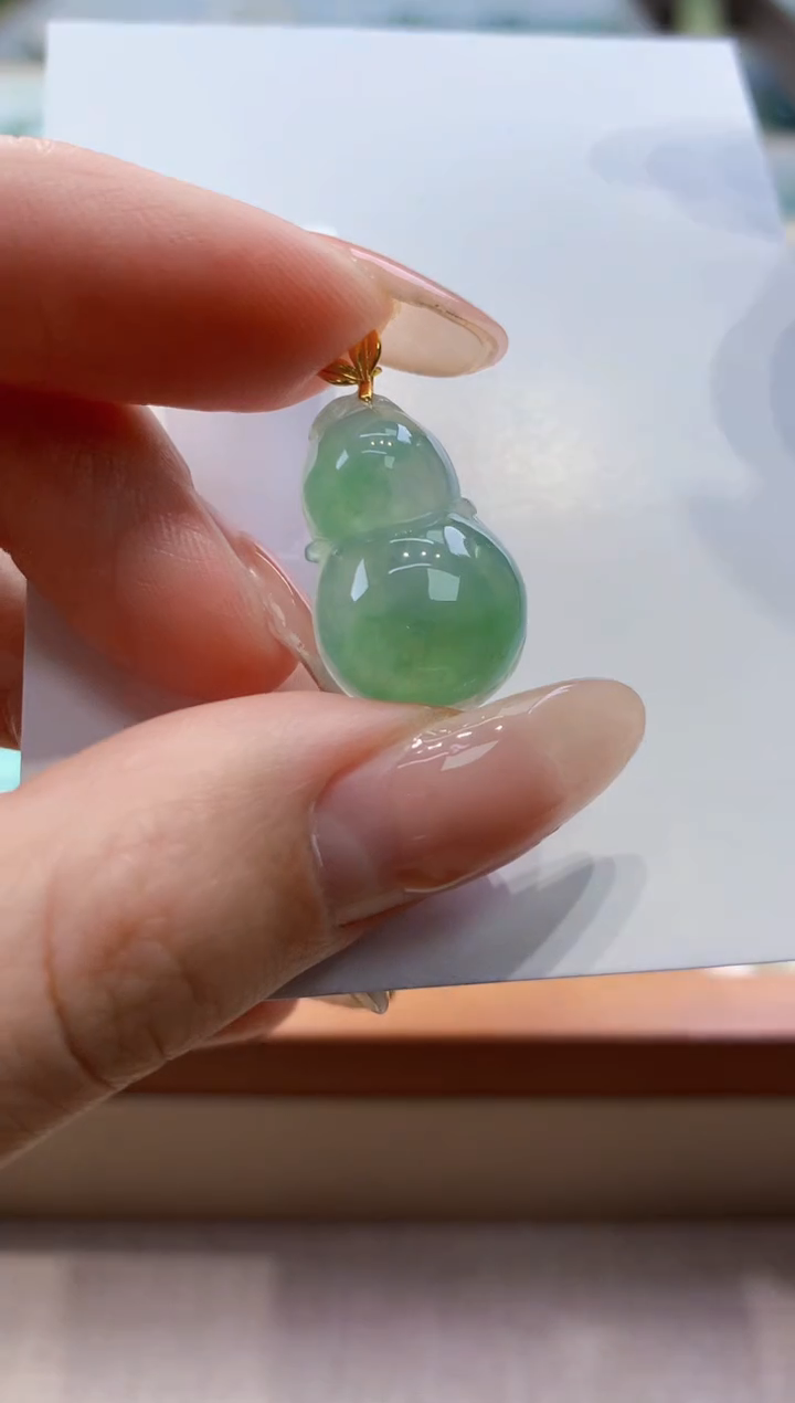 颈饰18K金镶嵌翡翠 天然翡翠挂件