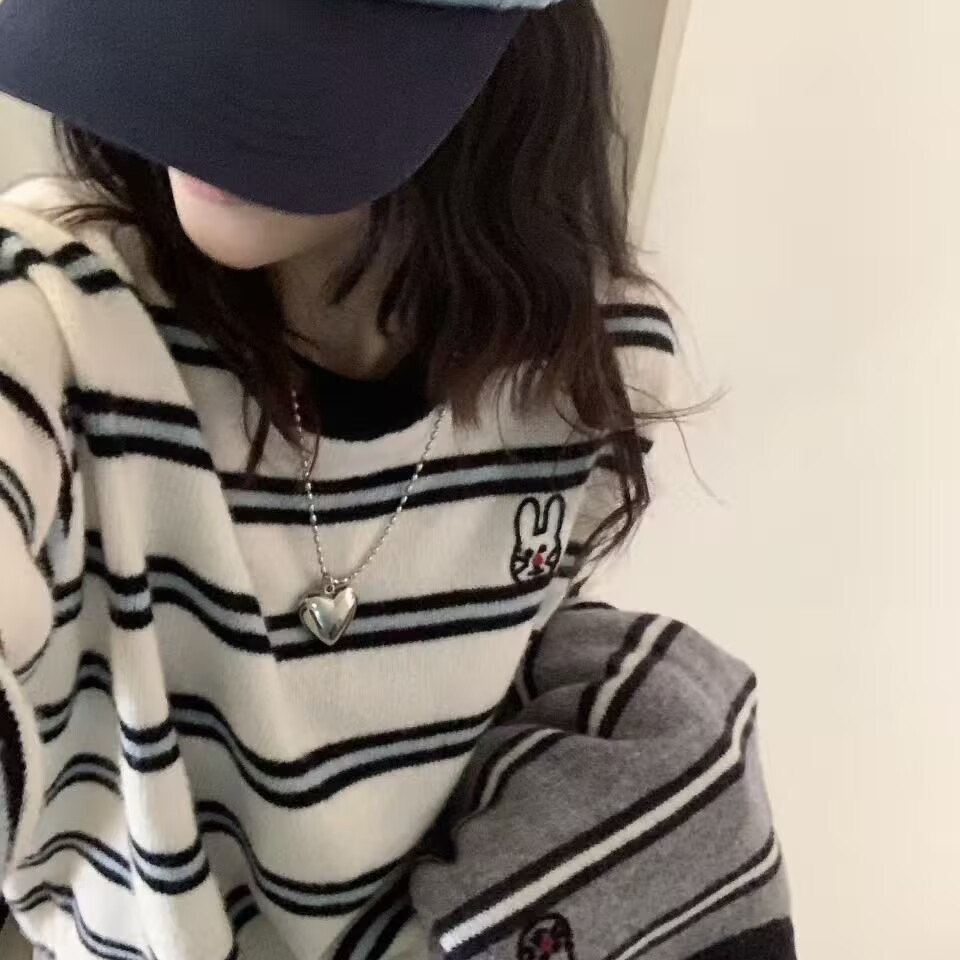 T2797 小兔叽 撞色圆领条纹软糯毛衣