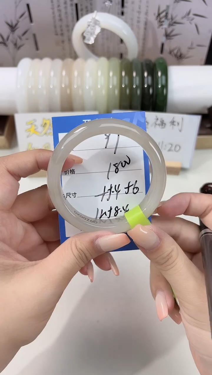 未镶嵌手镯和田玉灰粉97
