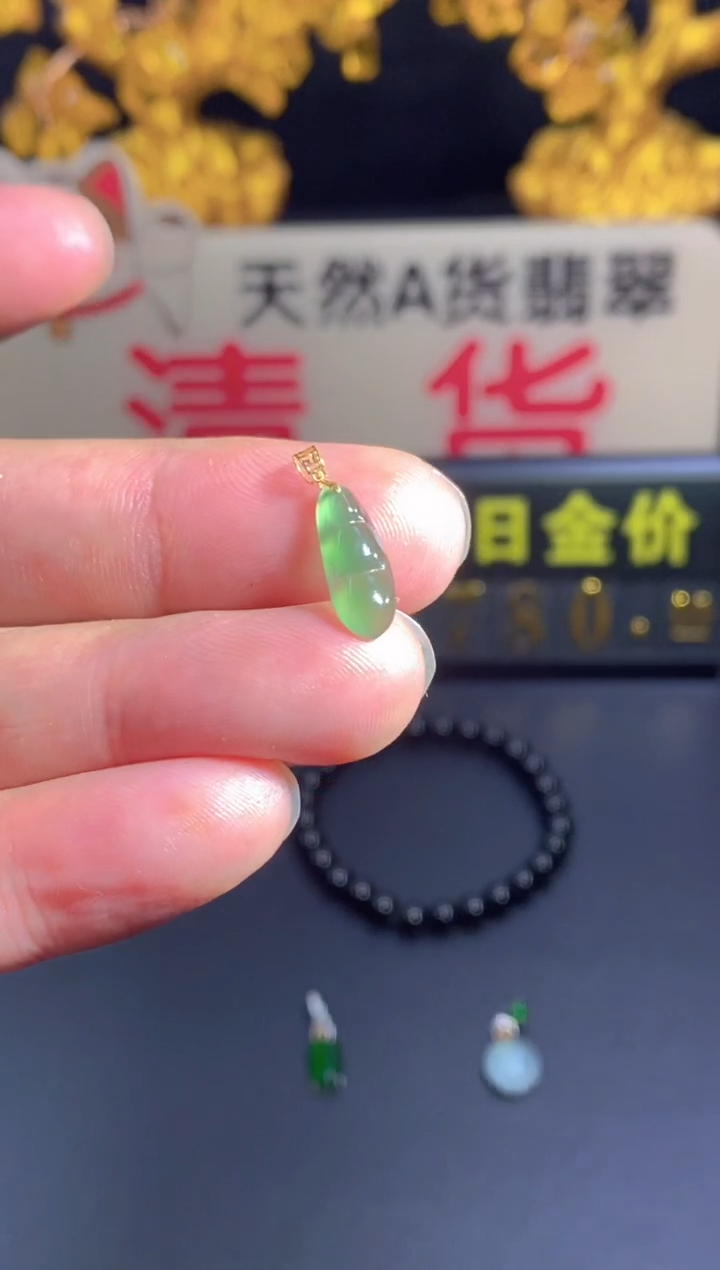 翡翠18K金镶嵌颈饰   