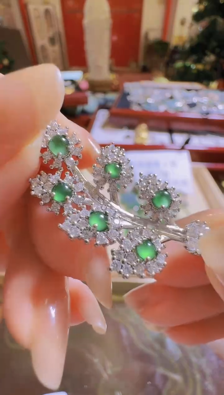 【闪购商品】翡翠吊坠(不含链)未镶嵌翡翠