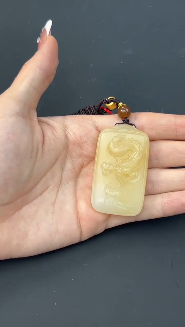 【闪购商品】和田玉吊坠(赠链)未镶嵌且末金山微色差吊坠
