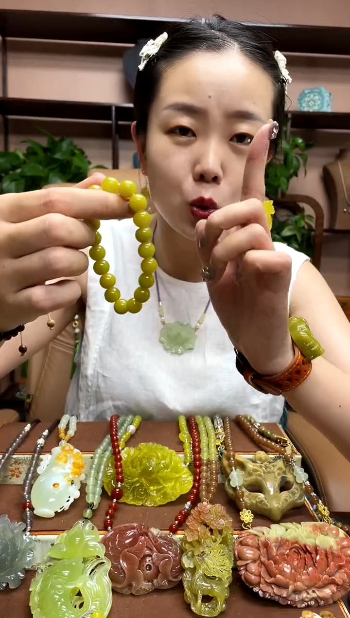 未镶嵌岫玉手串多样性发货发其中之一