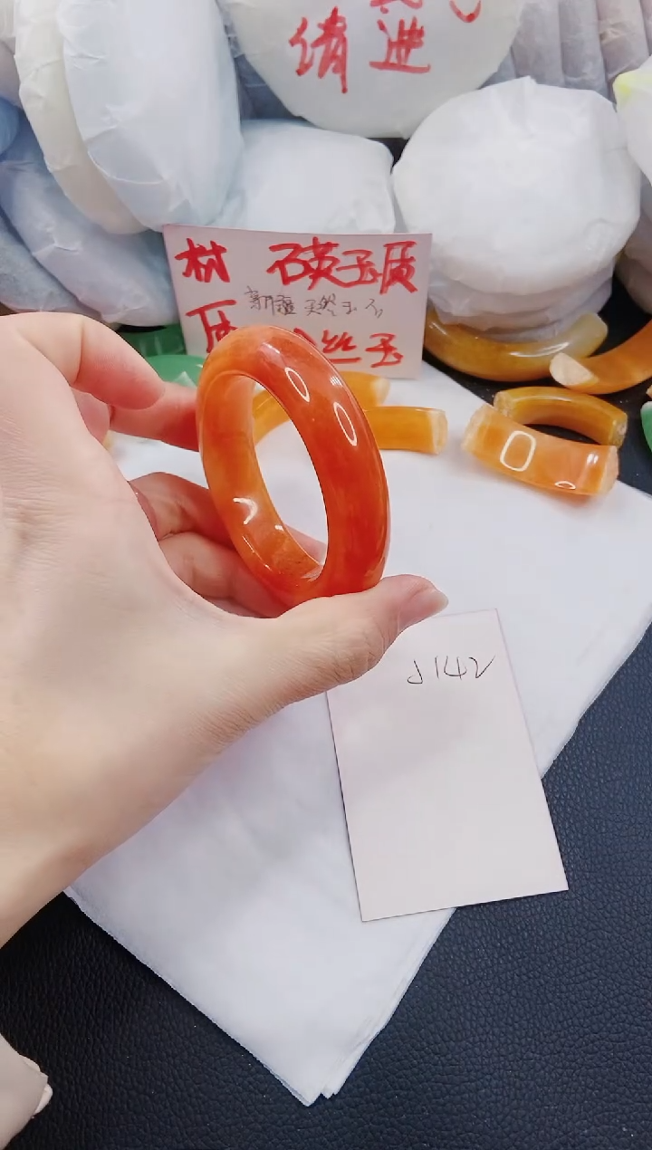 【闪购商品】石英质玉手镯未镶嵌J142-55-56