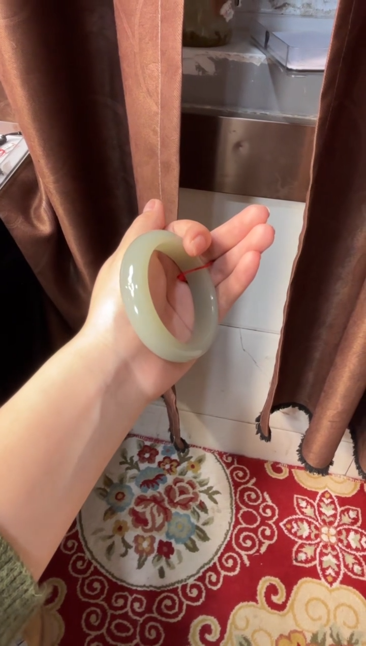 【闪购商品】和田玉手镯未镶嵌且末微色差近矿57+