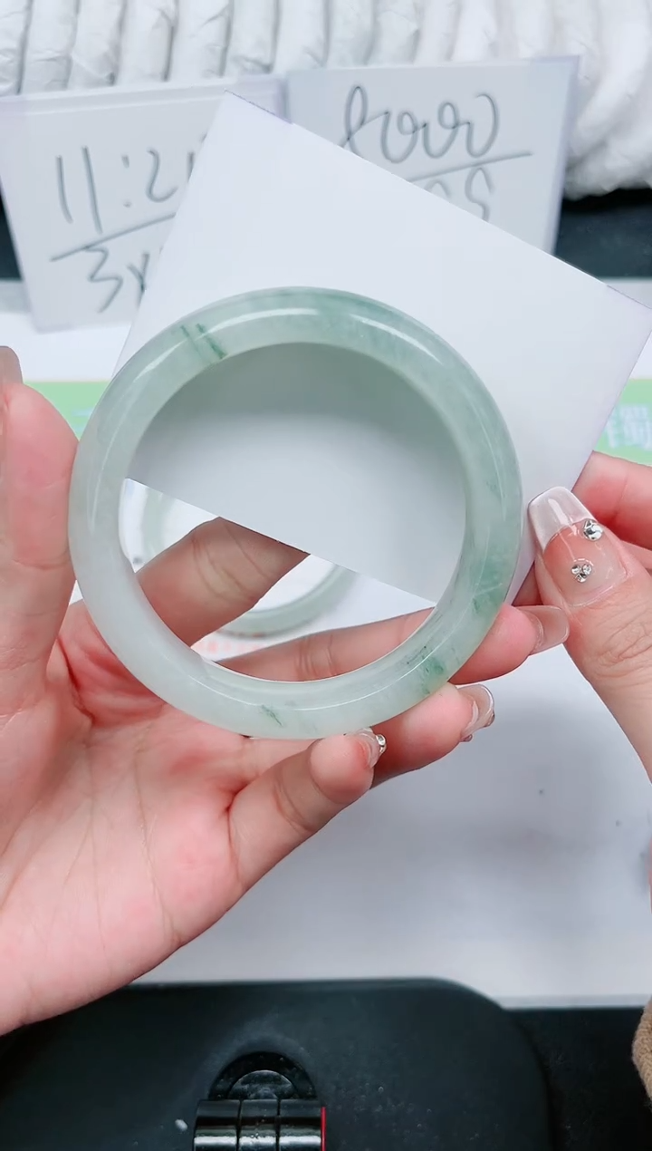 【闪购商品】石英质玉手镯未镶嵌96