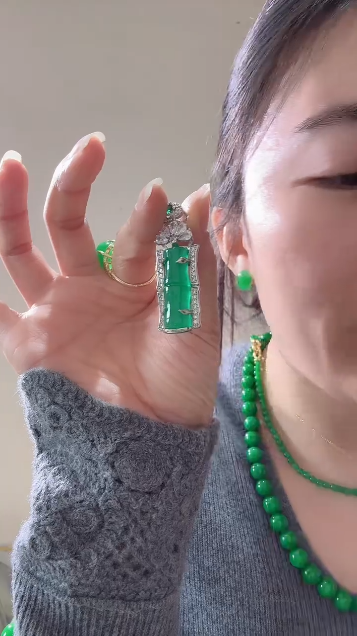 颈饰未镶嵌石英质玉冰绿镶嵌竹节