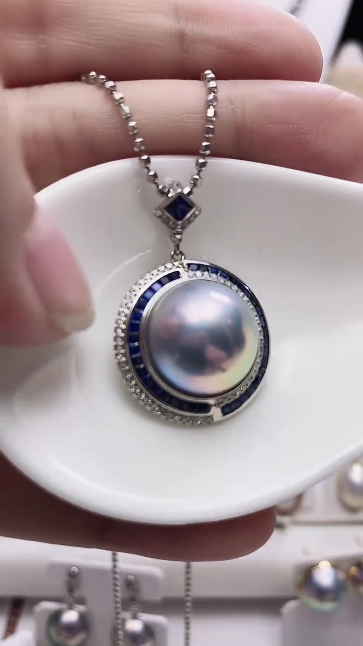 【闪购商品】拼合珍珠（马贝珠）颈饰18K金镶嵌海水马贝吊坠