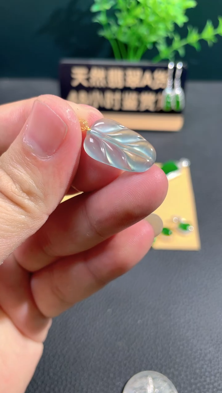 【闪购商品】翡翠颈饰18K金镶嵌翡翠