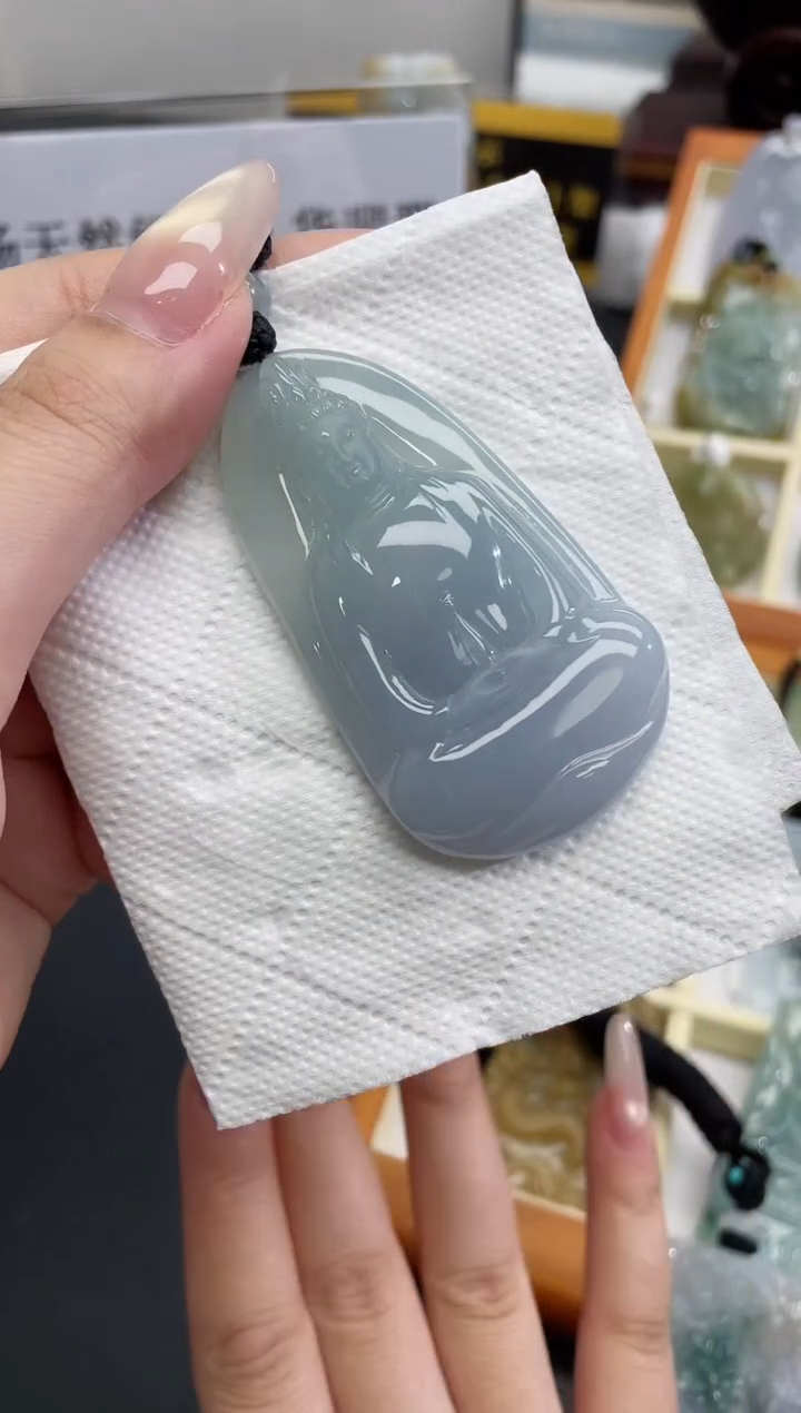 翡翠未镶嵌颈饰观音